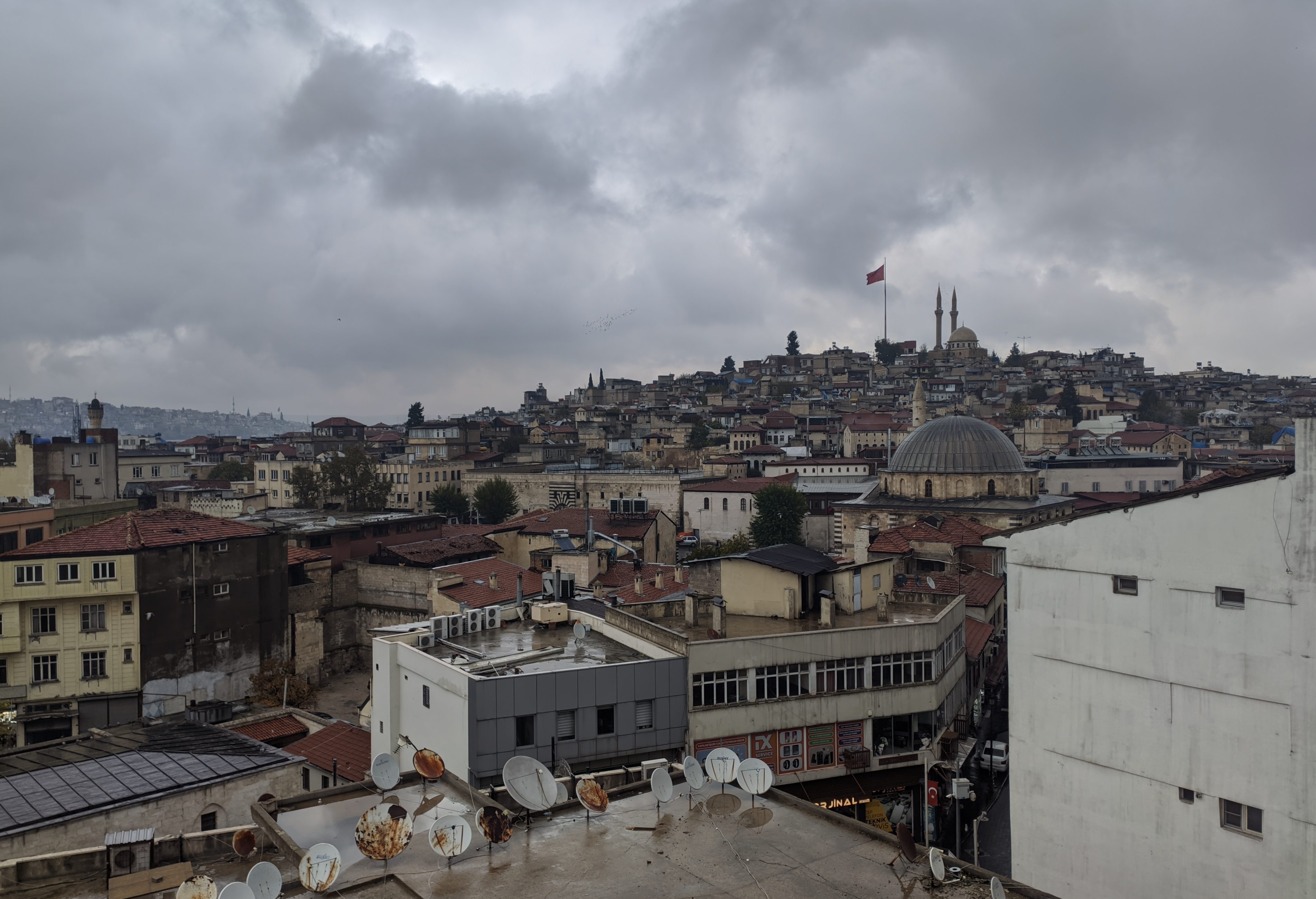 Bu şehir arkandan gelecektir